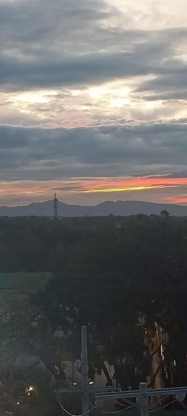 Happy Stays A - Sunset View At Smdc Hope Residences Trece Martires Exterior foto